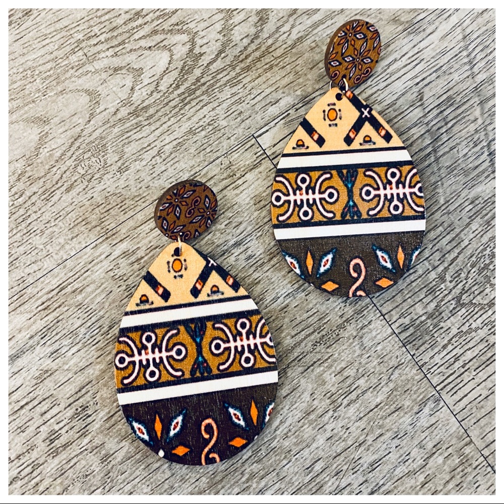 ETHNIC PRINT CHIC DROPPED EARRINGS - Picture 3 of 3